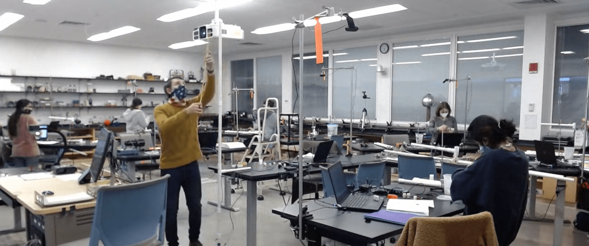 Hybrid Physics Labs with “Astronauts” and “Experts”