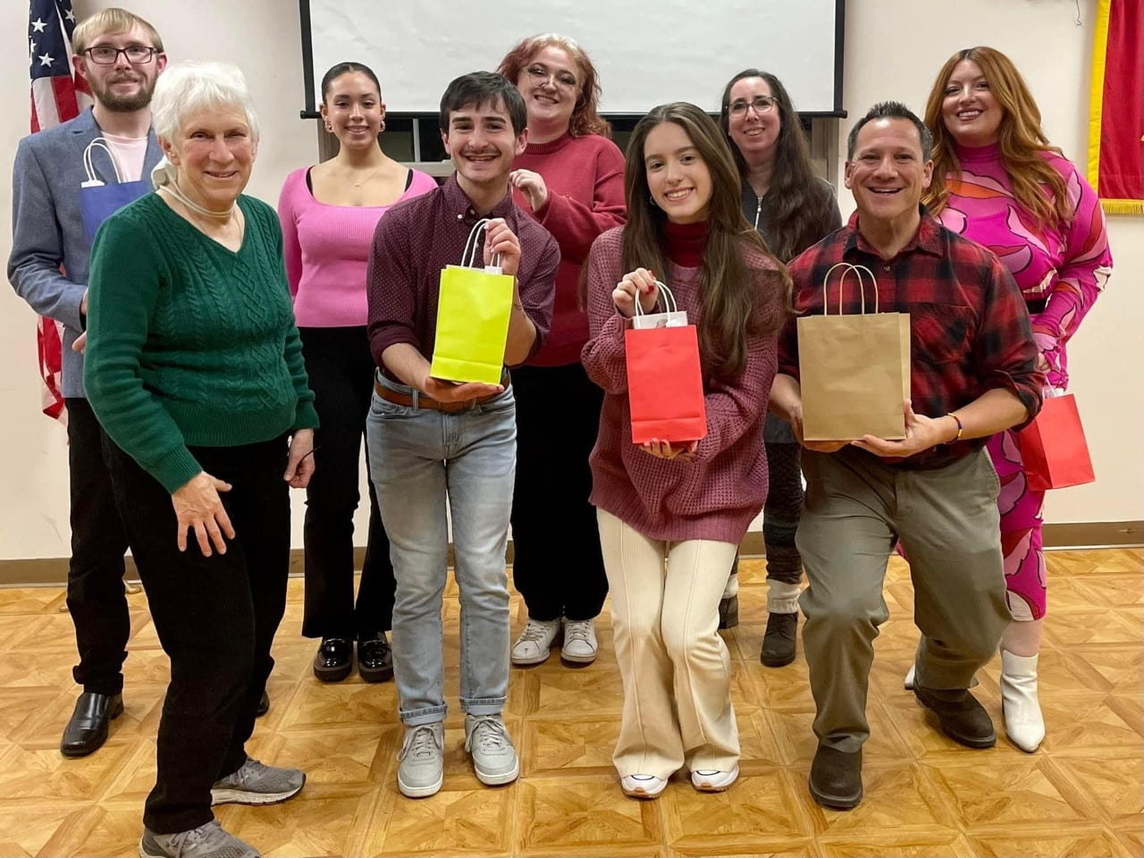 Humanists and Lab members stand together with personalized goodie bags from Tiya Cotter. The back row (from left to right) pictures Kyle Powell, Sarai Garcia, Emma Jerabek, Tiya Cotter, and Jacqueline Di Santo. The front row (from left to right) pictures Carol Auer, Ethan Eisebenberg, Julia Lombard, and Glenn Geher.